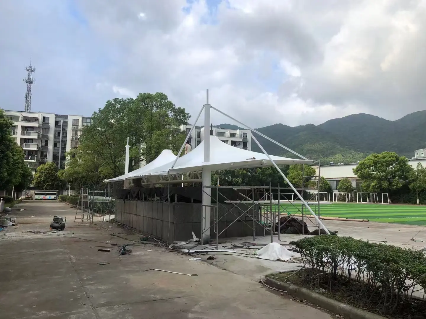 2026年贵州西秀停车棚球场棚改造纪实:老旧雨棚换新,运维压力怎么降